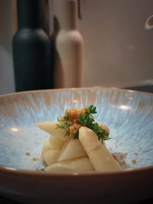 Classic White Asparagus with Hollandaise