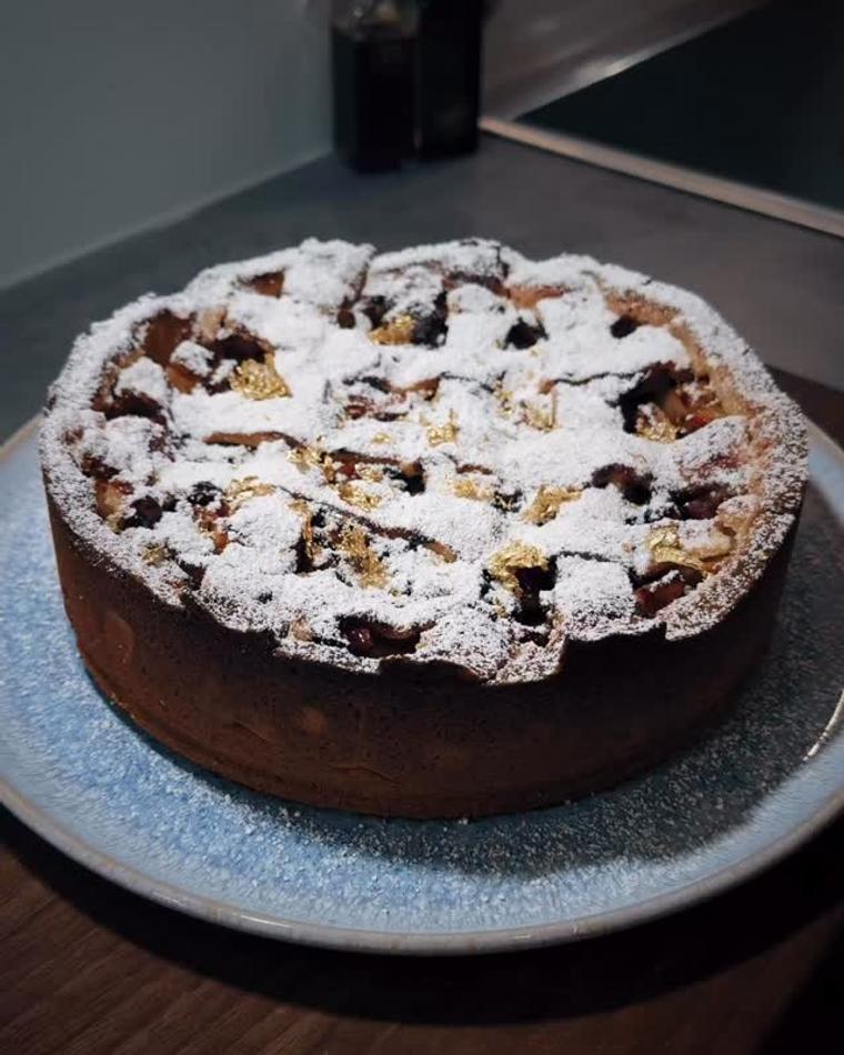 Dutch Apple Pie with Hidden Vanilla Custard